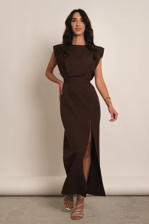 Achaja - elegancka sukienka maxi z zabudowanym dekoltem i rozcięciem brązowa - 2.jpg