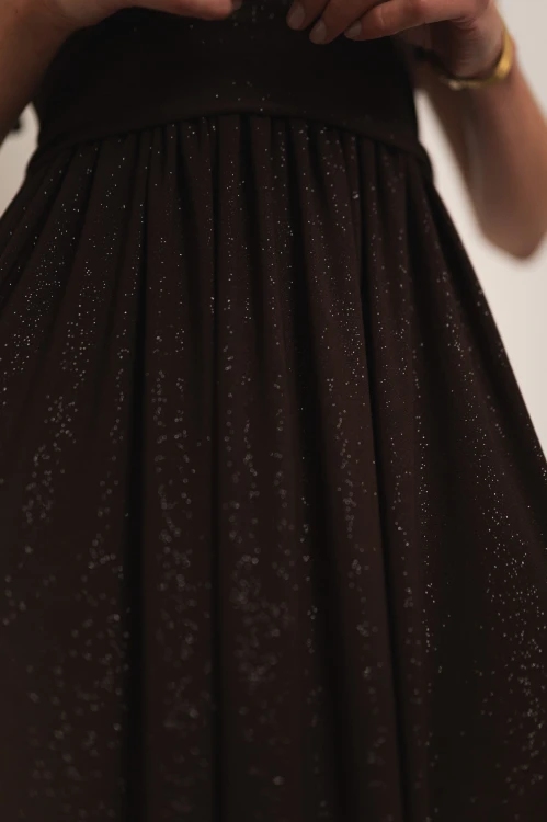 Kifisia - brokatowa sukienka maxi z rozcięciem i motylkowym rękawem brązowa - 13.jpg